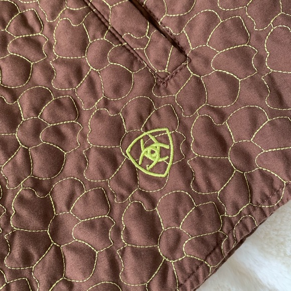 Ariat Quilted Thick Button Up Top - Picture 4 of 8